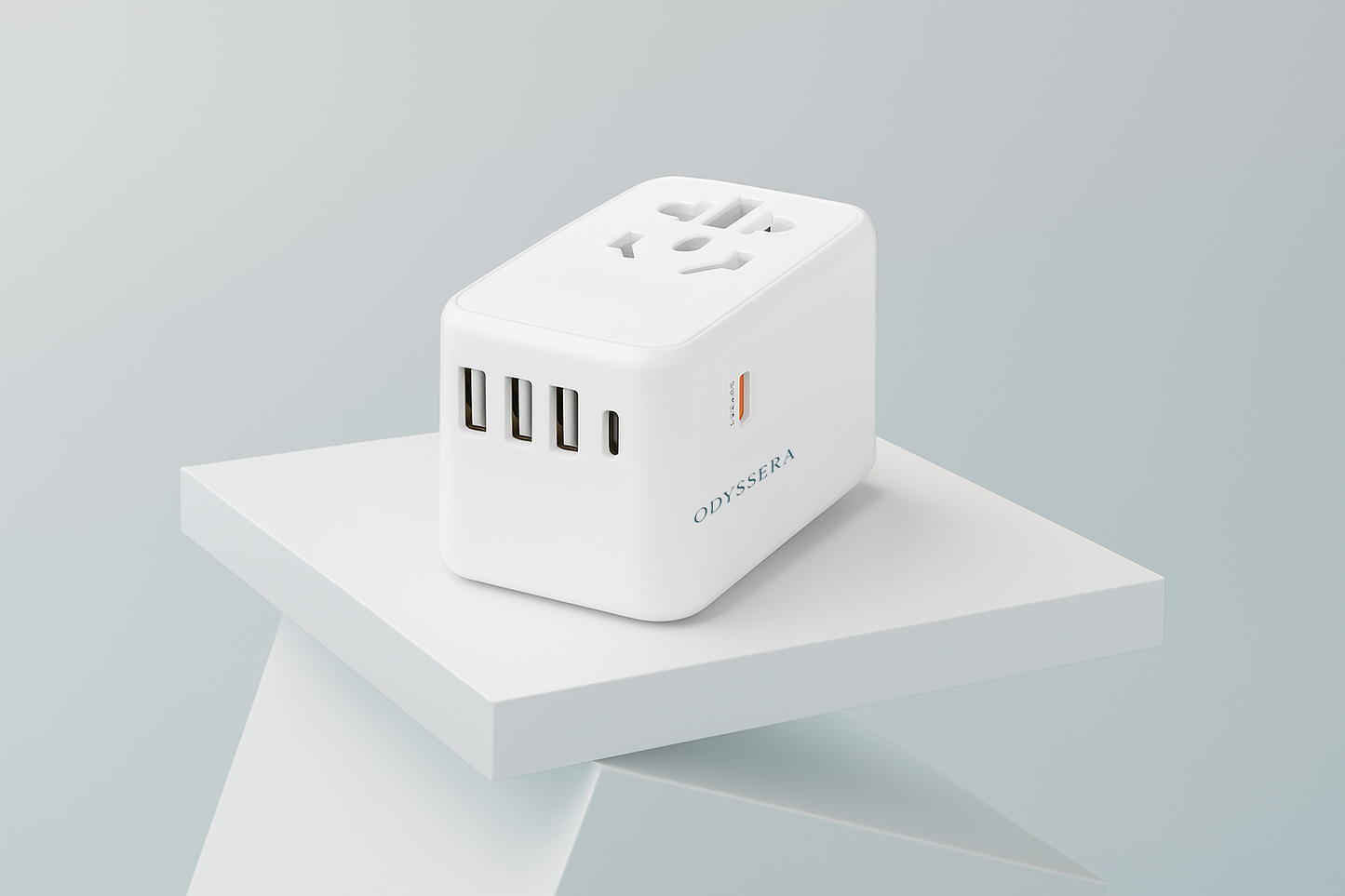 Voltao. Un seul adaptateur pour tous vos voyages. | 4 ports + 4 prises mondiales